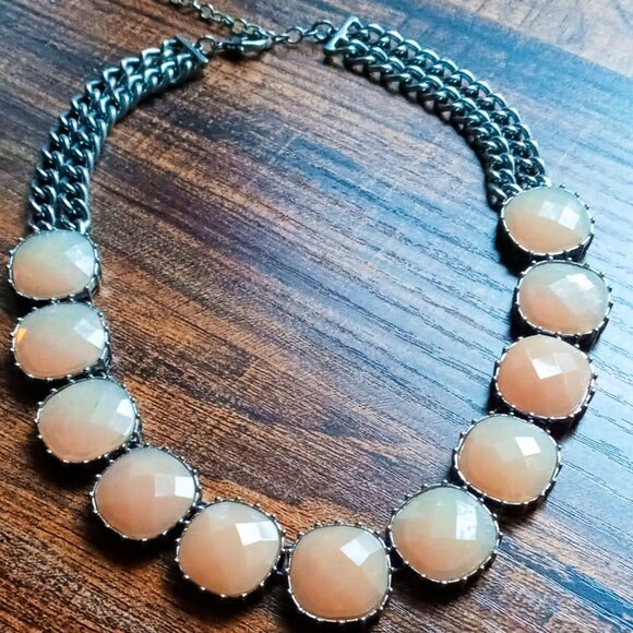 Elegant Rose Faceted Geometric Stones Bib Statement Necklace Silver Accents - Picture 5 of 14